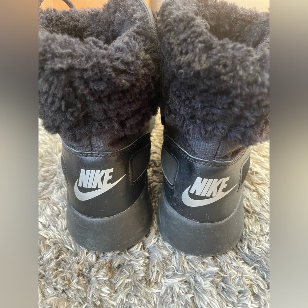 Nike Boots - Picture 9 of 10